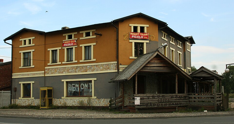 File:Sośnica night club Picolo p.jpg