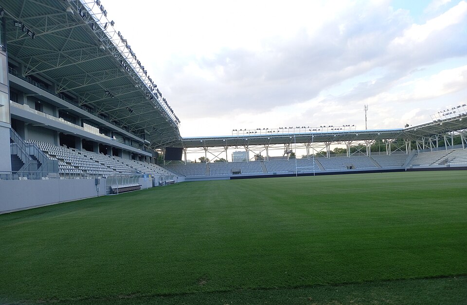 File:Arcul de Triumf stadium.jpg