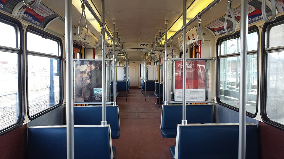 File:Calgary Transit U2 Interior.jpg