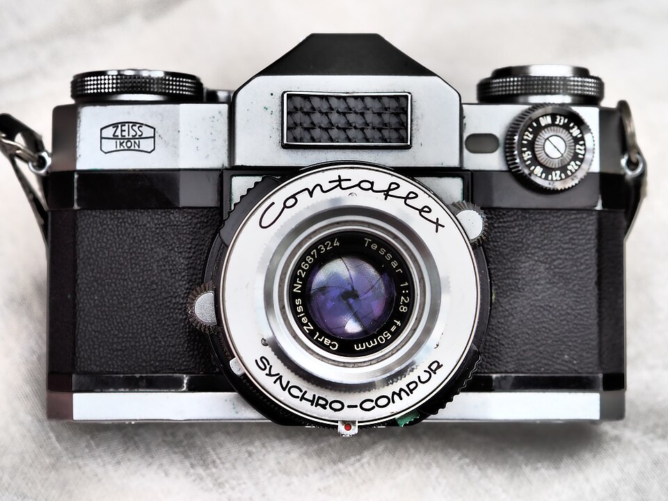 File:Carl Zeiss Ikon Contaflex 02.jpg