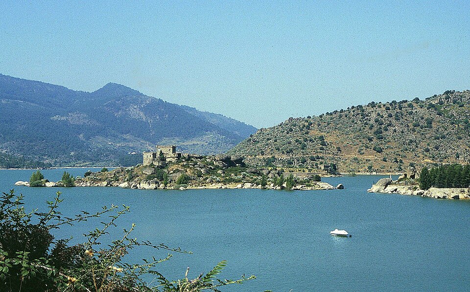 File:EmbalseDeBurguilloB.jpg