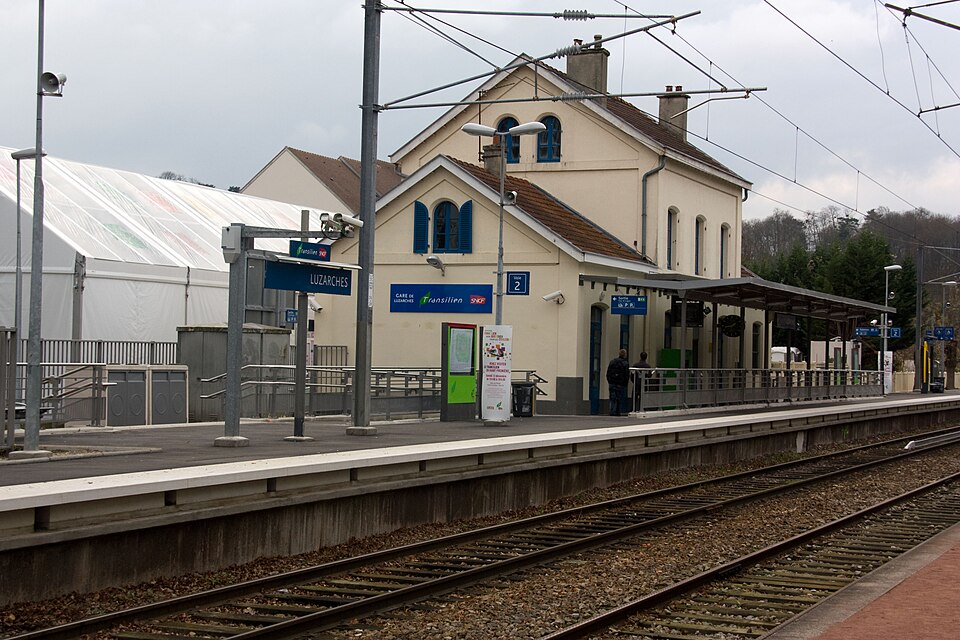 File:Gare-de-Luzarches IMG 6250.jpg