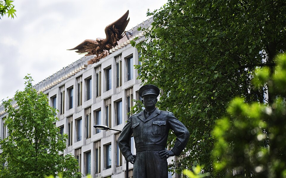 File:US Embassy in London 5022840585.jpg