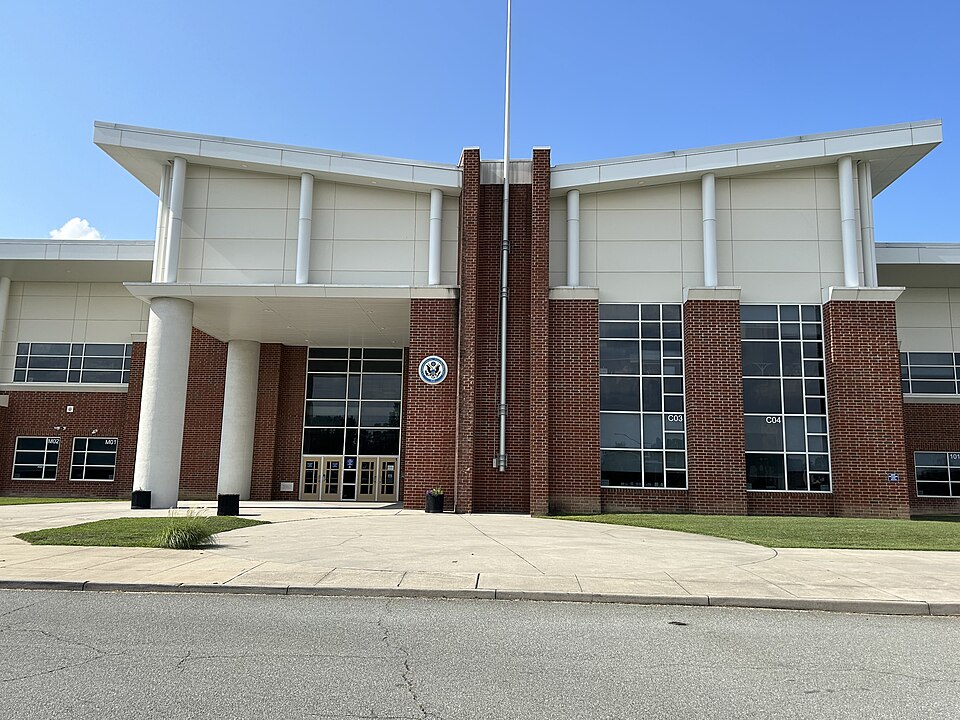 File:Deep Run High School.jpg
