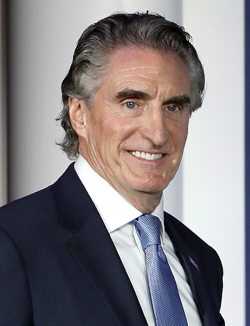 File:Doug Burgum (53299094963) (cropped).jpg