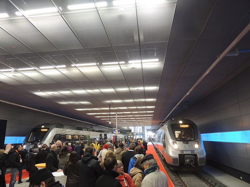 File:Eröffnungsveranstaltung Bayrischer Bahnhof 02.JPG