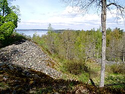 Gåseborg, inner wall to the left and outer wall to the right