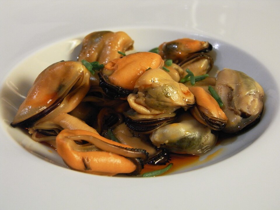 File:Mejillones escabechados.jpg