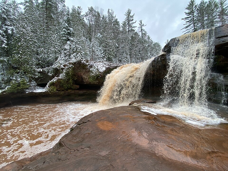 File:O Kun de Kun Falls Close.jpg