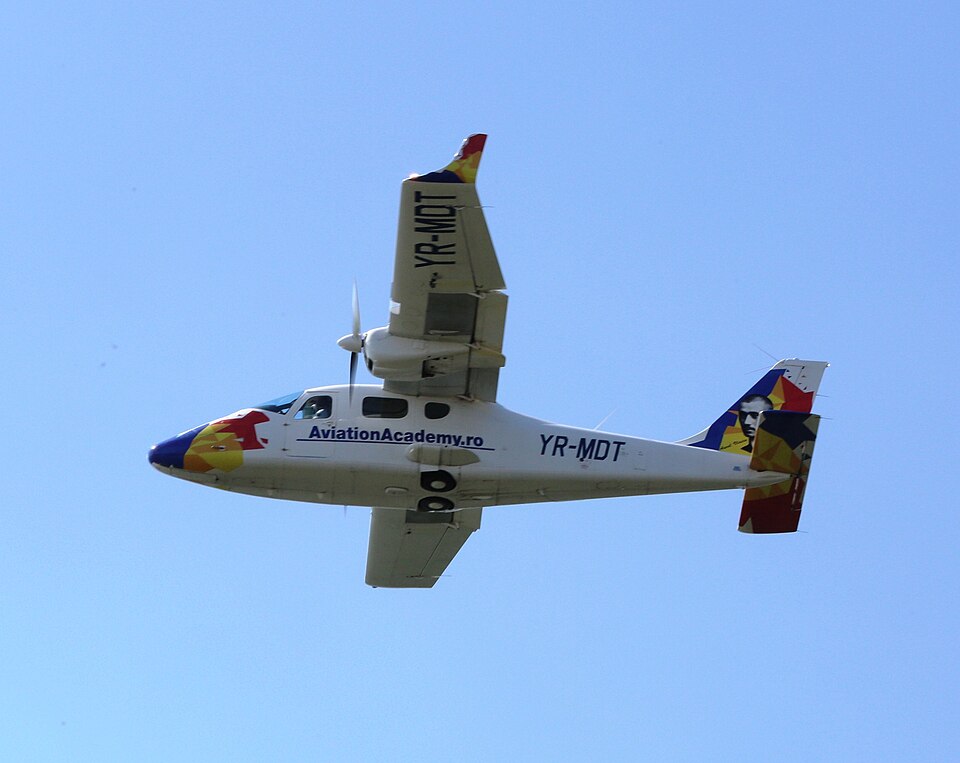 File:Romanian Aviation Academy Tecnam P2006T.jpg