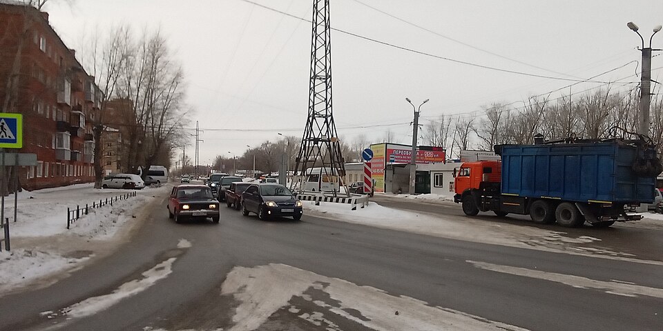 File:Омск, Нефтяники.jpg