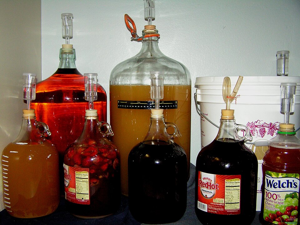 File:19andahalfgallons.JPG