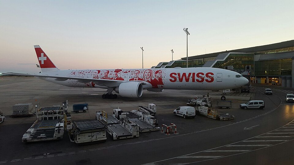 File:777 SWR in BCN.JPG