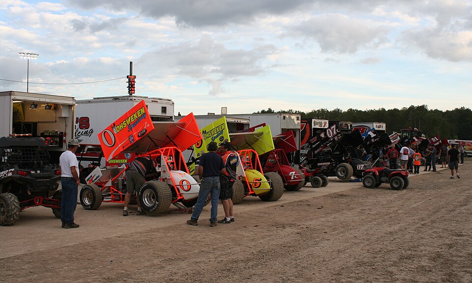 File:Ohsweken Speedway Pits.jpg
