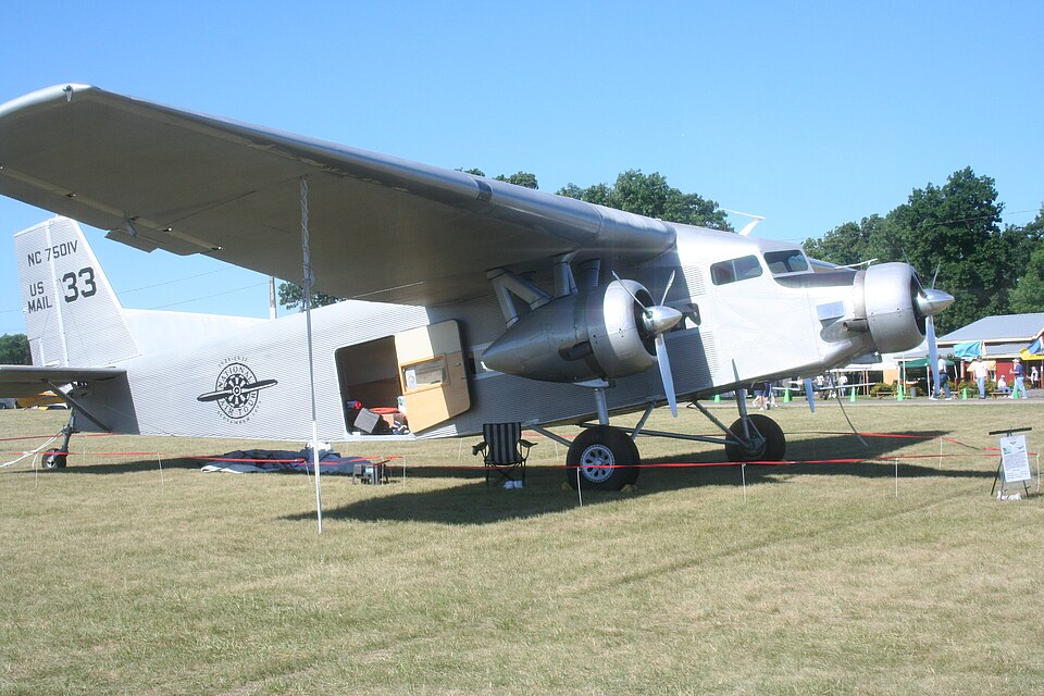 File:Stout Bushmaster 2000.jpg