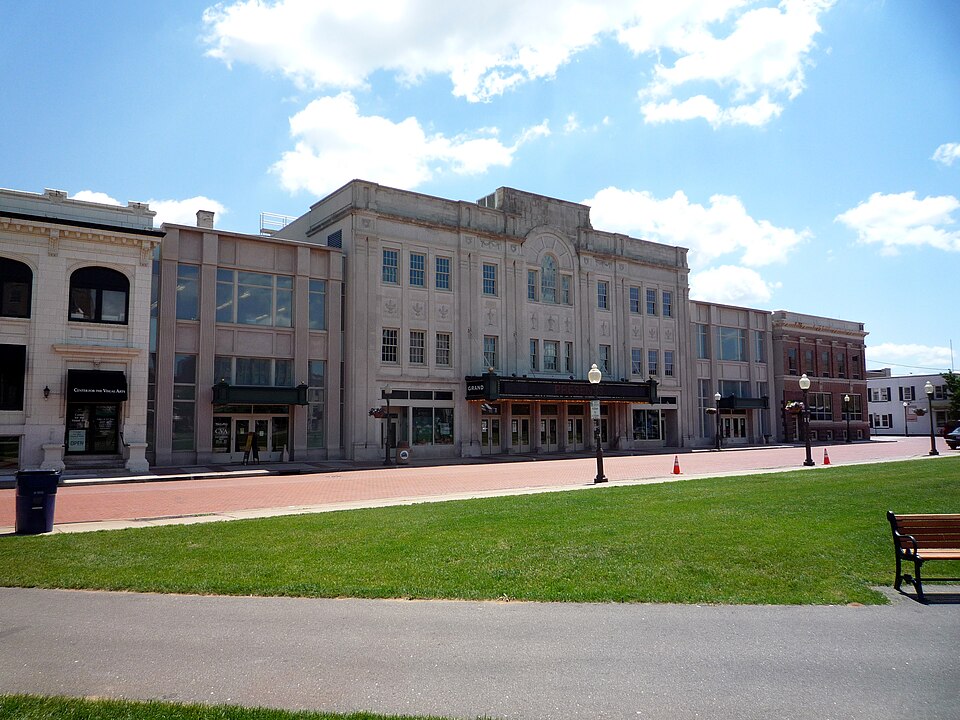 File:2009-0620-Wausau-GrandTheater.jpg