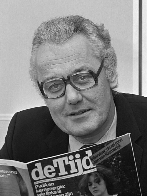 File:Arie Kuiper met De Tijd (1981).jpg