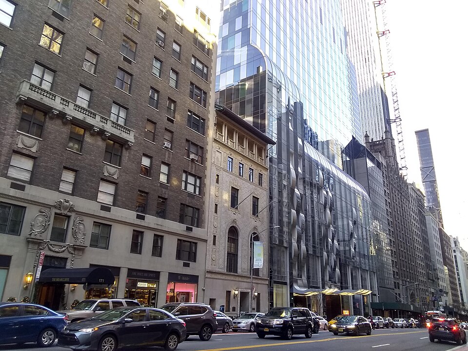 File:W 57th St Dec 2020 43.jpg