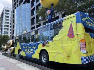 File:Moon Bus, Taipei.jpeg