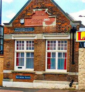 File:Weights and Measures Office, Batchelor Street, Chatham.jpeg