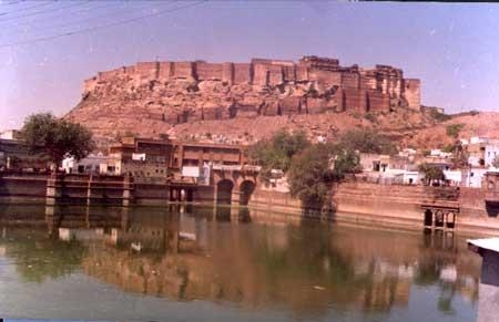 File:Jodhpur Fort from Gulab Sagar.JPG