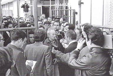 File:Gibraltar gate opened.jpg