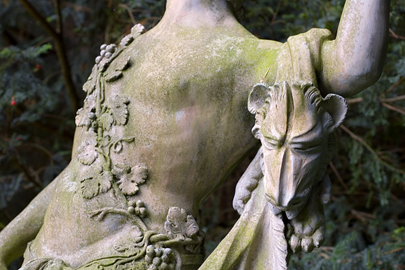 File:Rousham-statue.jpg