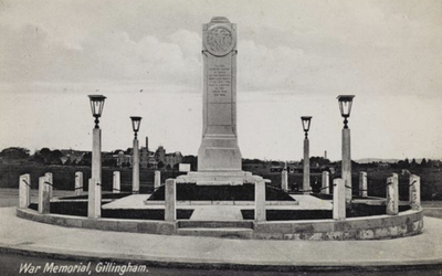File:Gillingham War Memorial 1924 Postcard.png