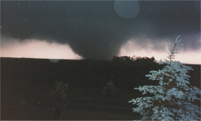 File:Photograph of the 1992 Chandler–Lake Wilson tornado.jpg