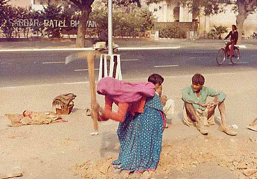 File:Delhi-workers.jpg