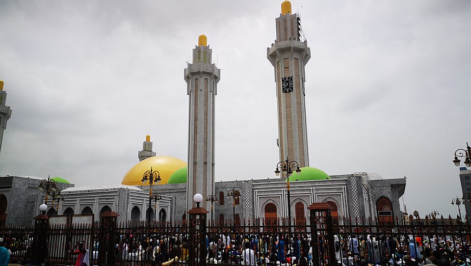 File:Mosquée Massalikoul Djinâne Dakar 2019.jpg
