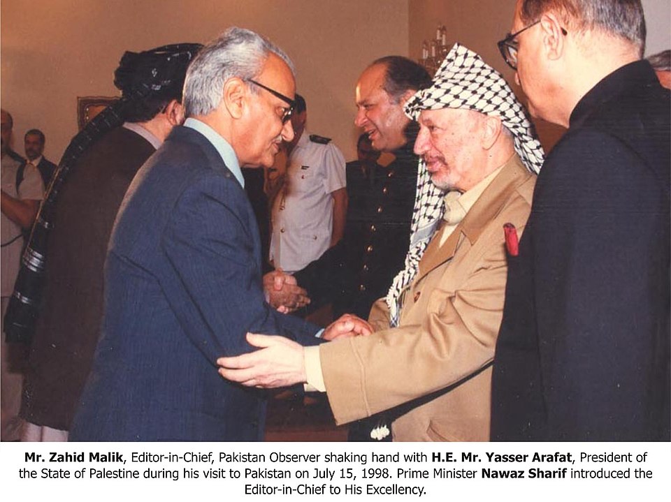 File:Zahid malik and yasir arafat.jpeg