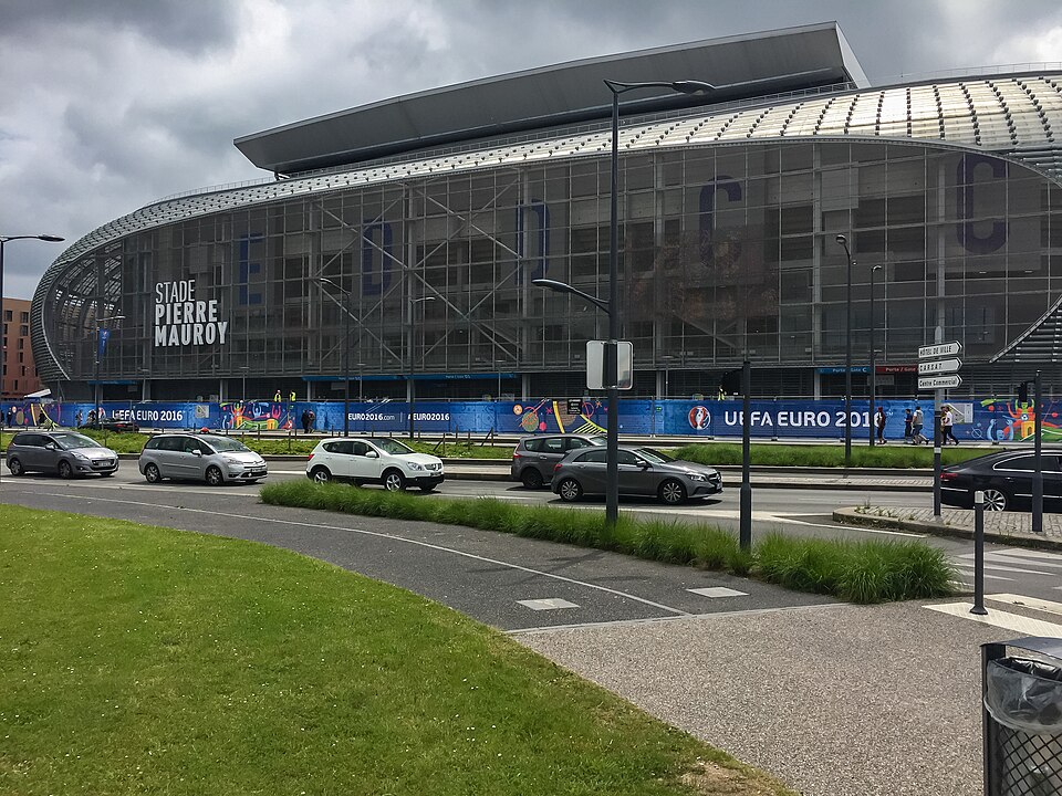File:Lille Stadion Pierre Mauroy (160430783).jpeg