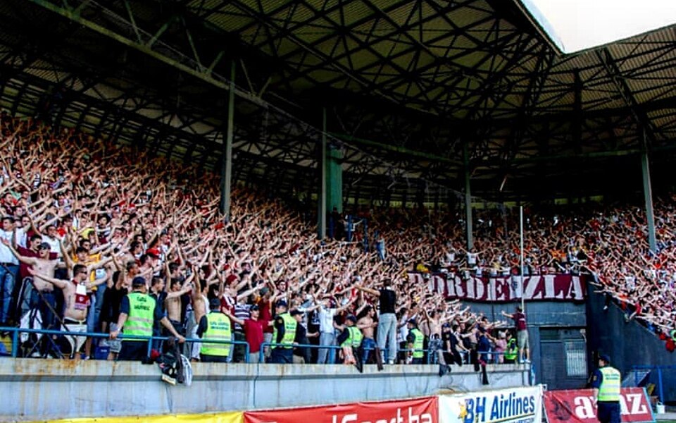 File:Horde zla, Grbavica.jpg