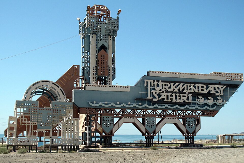 File:Entrance to city (3891734657).jpg