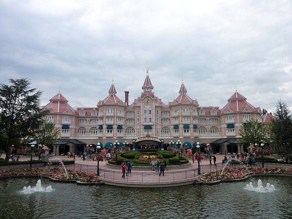File:Disneyland Paris (5978746843).jpg