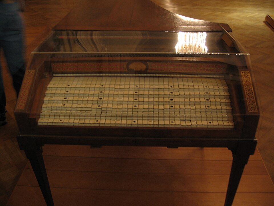 File:Multi-keyboard piano.jpg