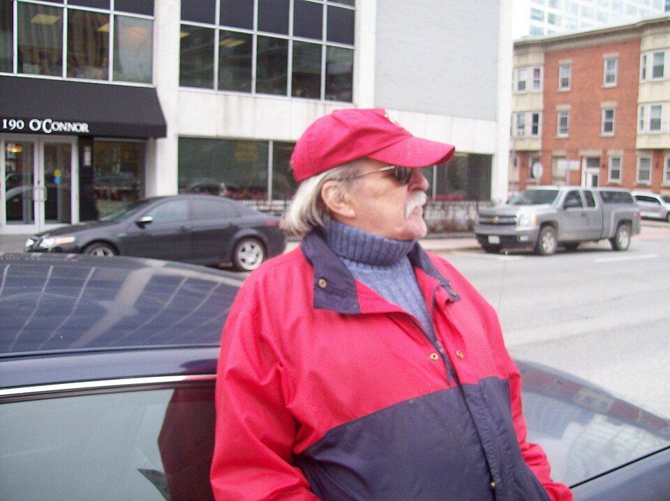 File:William Hawkins and his taxi, 2009.jpg