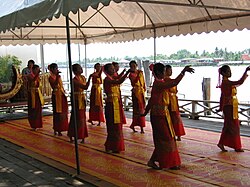 Thai dance at Wat Pailom