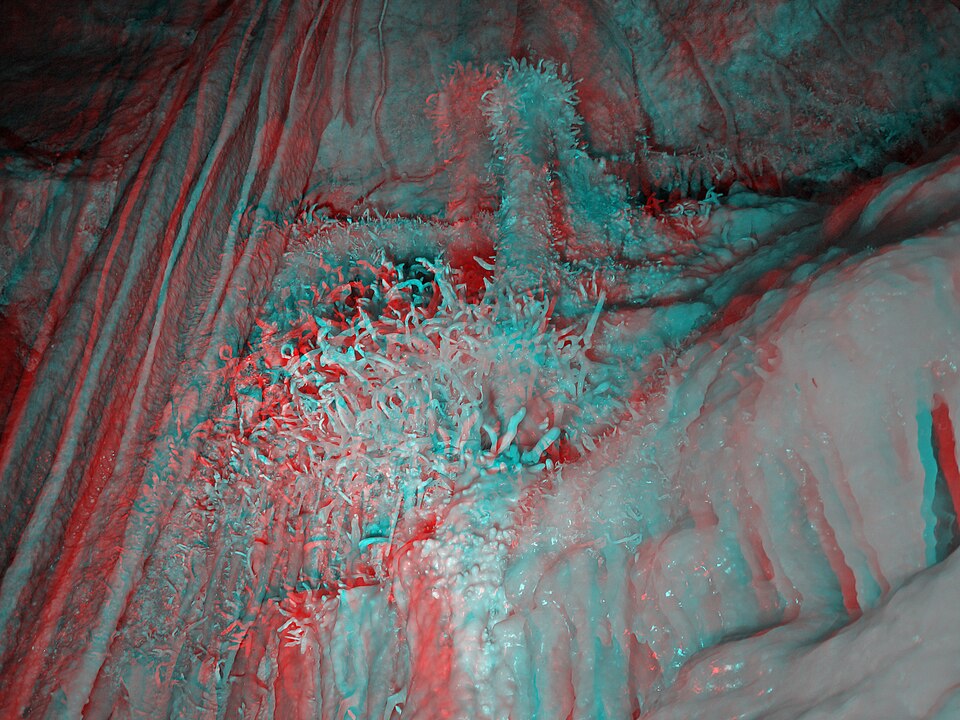 File:Helictite at Jenolan Caves (3D).JPG