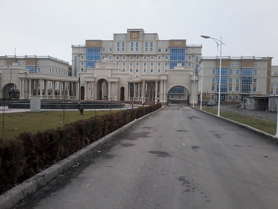 File:Big Hospital.jpg
