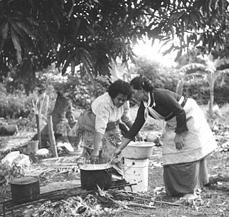Women cooking topai for mourners.