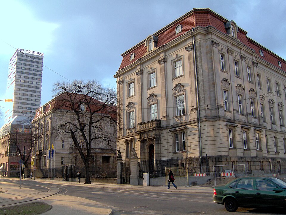 File:EUVMainBuildingOderturm.jpg