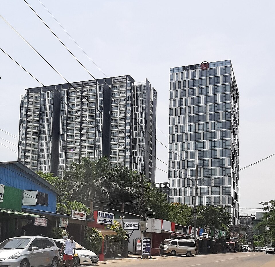 File:Crystal Residences.jpg
