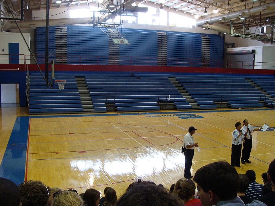File:Las Cruces HS Gym.jpg