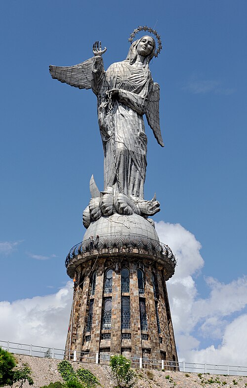 File:Virgen de Quito 02.jpg