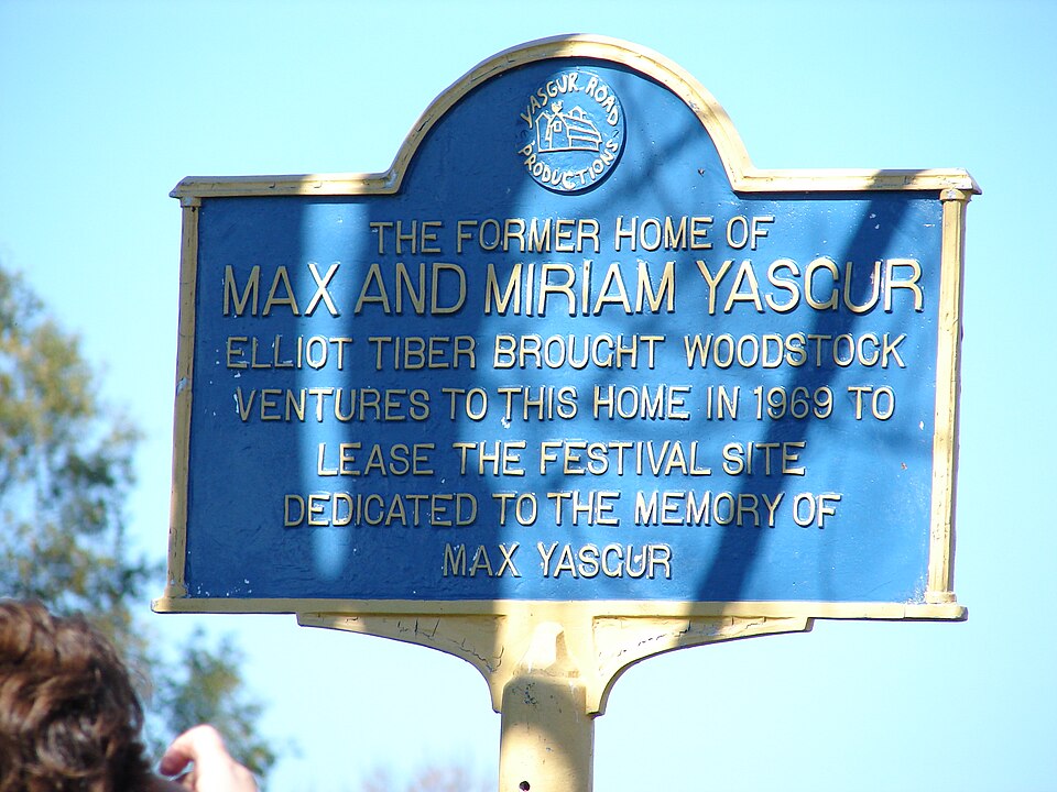 File:Yasgursign.JPG
