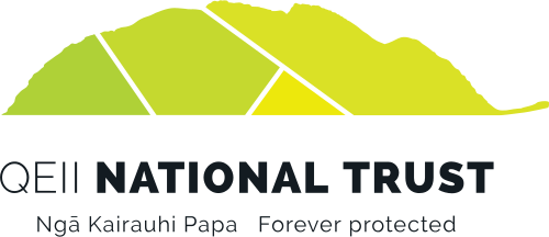File:QEII National Trust.svg